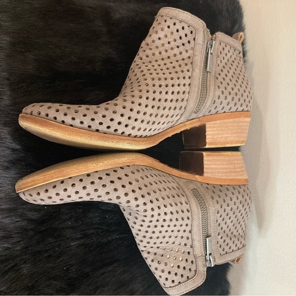 LUCKY BRAND Sz 8 Basel Laser Cutouts Western Boho Style Stacked  Heel Booties - Picture 4 of 11